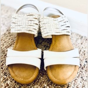 White IMPO stretch sandals size 8 1/2